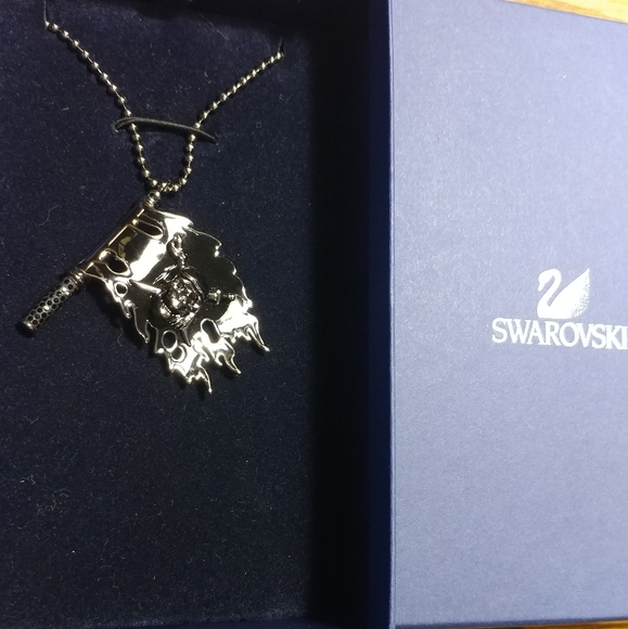 Swarovski Disney Pirates of the Caribbean Flag Necklace - Picture 4 of 4